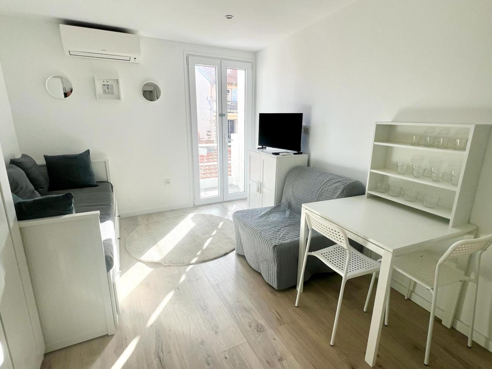 Moderne Renove Avec Balcon Appartement